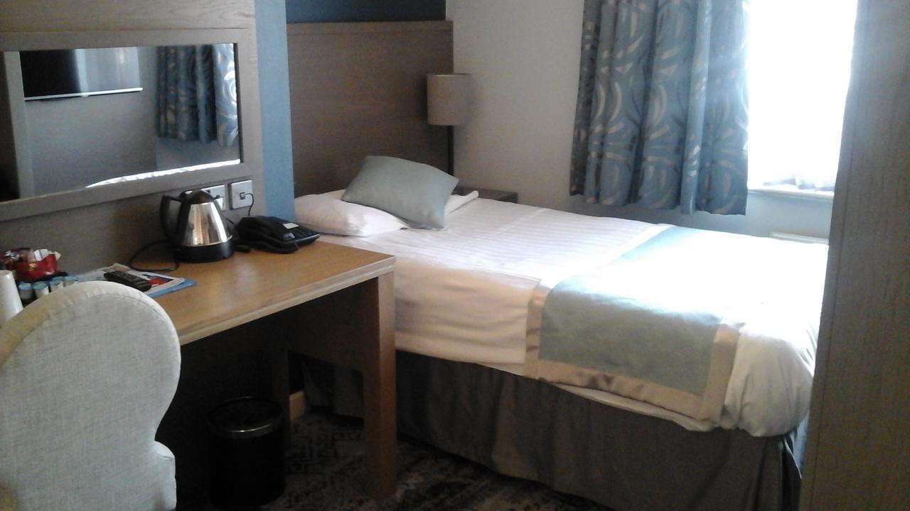 The Portland Hotel Wetherspoon Честерфилд Экстерьер фото